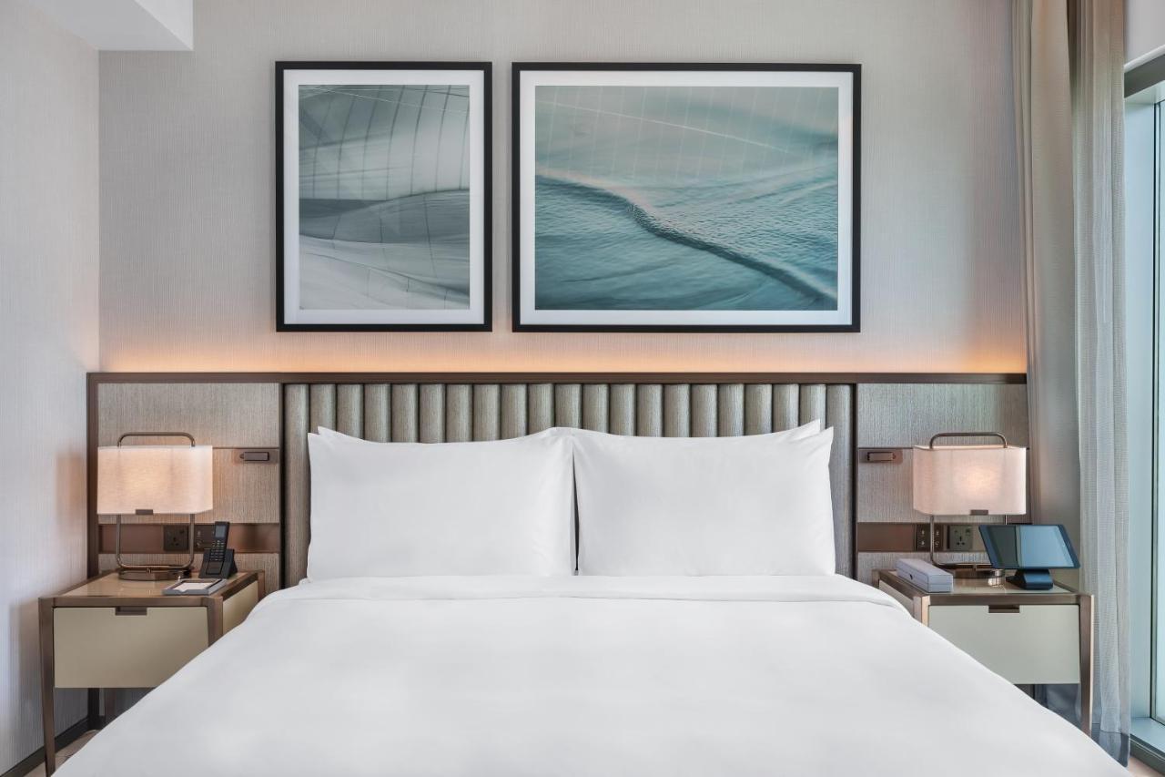 Hotel Address Creek Harbour Dubaj Zewnętrze zdjęcie A guest room at the Hilton Garden Inn